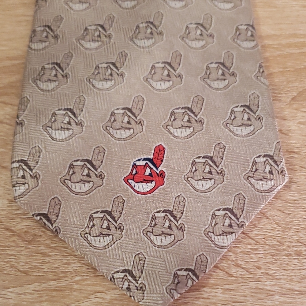 VTG CLEVELAND INDIANS Brown Patterned Men's Tie